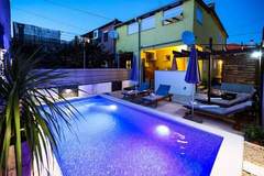 Ferienwohnung - Apartment Rustica - Two bedroom apartment - Ferienunterkunft in Zadar (4 Personen)