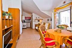 Ferienwohnung - Charming and Sunny Hvar Apartments - One Bedroom Apartment with Balcony (owner 6) - Ferienunterkunft in Hvar (2 Personen)