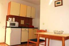 Ferienwohnung - Apartments Antonio - One Bedroom Apartment with Terrace (Apartment C) - Ferienunterkunft in Orebić (3 Personen)
