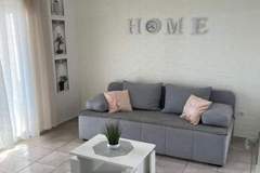 Ferienwohnung - Apartment Megi - Two Bedroom Apartment with Balcony and Sea View - Ferienunterkunft in Rogoznica (7 Personen)