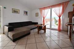 Ferienwohnung - Apartments Mihovilović - 50 m from beach - Superior Two Bedroom Apartment with Balcony and Sea View (A3) - Ferienunterkunft in Trogir (6 Personen)