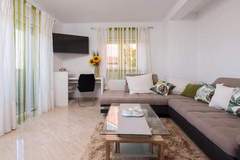 Ferienwohnung - Apartment Lana - Premium Two-Bedroom Apartment with Terrace and Sea View (A2) - Ferienunterkunft in Supetar (4 Personen)