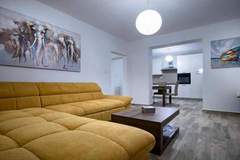 Ferienwohnung - Apartments Villa Oceanus - Sea View Apartment 1 Golden sun - Ferienunterkunft in Rab (4 Personen)