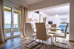 Ferienwohnung - Apartments Villa Oceanus - Sea View Apartment 2 Blue sea - Ferienunterkunft in Rab (4 Personen)