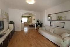 Ferienwohnung - Apartment Ana with a partial sea view - Two Bedroom Apartment with Balcony and a Partial Sea View - Ferienunterkunft in Crikvenica (5 Personen)
