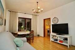 Ferienwohnung - Three Bedroom Apartment with Terrace - Ferienunterkunft in Seget Vranjica (7 Personen)
