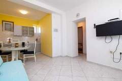 Ferienhaus - Holiday Home Miriam - Four Bedroom Holiday Home with Terrace - Ferienunterkunft in Vinisce (8 Personen)