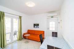 Ferienwohnung - Villa Samba - Two Bedroom Apartment with Balcony and Sea View - Ferienunterkunft in Mlini (4 Personen)