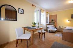Ferienwohnung - Elegant Opatija Apartments with Terrace - Studio Apartment with Terrace - Ferienunterkunft in Opatija (2 Personen)