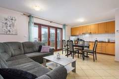 Ferienwohnung - Charming Lovran Apartments with Wonderful Sea View - Two Bedroom Apartment - Ferienunterkunft in Lovran (5 Personen)