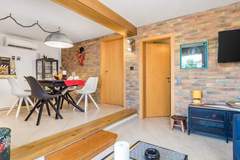 Ferienwohnung - Luxury Rab Apartment with Terrace - One Bedroom Apartment with Terrace - Ferienunterkunft in Rab (4 Personen)