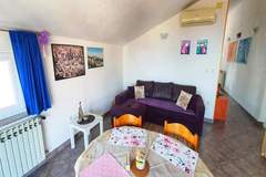 Ferienwohnung - Sunny Lovran Apartment with Terrace and Sea View - One Bedroom Apartment - Ferienunterkunft in Lovran (4 Personen)