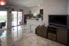 Ferienwohnung - Wonderful Visinisce Apartments with Terrace and Sea Views - Standard Two Bedroom Apartment  (Owner 1) - Ferienunterkunft in Vinisce (4 Personen)