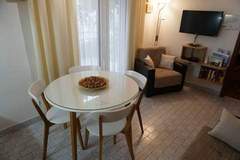 Ferienwohnung - Modern Trogir Apartment with Private Patio, BBQ, and Close to Beach - Two Bedroom Apartment - Ferienunterkunft in Trogir (6 Personen)