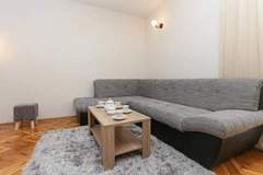 Ferienwohnung - Sunny Elegant Apartments in Trogir - Classic Three Bedroom Apartment  with Balcony  (owner 1) - Ferienunterkunft in Trogir (6 Personen)
