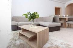Ferienwohnung - Sunny Elegant Apartments in Trogir - Standard Three Bedroom Apartment with Balcony (owner 2) - Ferienunterkunft in Trogir (6 Personen)