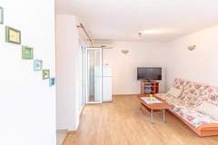 Ferienwohnung - Charming and Cozy Okrug Gornji Apartment with Balcony - One Bedroom Apartment with Balcony - Ferienunterkunft in Okrug Gornji (3 Personen)