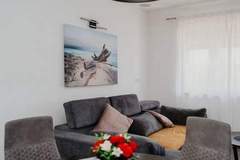 Ferienwohnung - Modern Seget Vranjica Apartment with Terrace - Two Bedroom Apartment with Terrace - Ferienunterkunft in Seget Vranjica (6 Personen)
