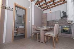 Ferienwohnung - Apartment Ivan - Two Badroom Apartment with Hot Tob - Ferienunterkunft in Sibenik (4 Personen)