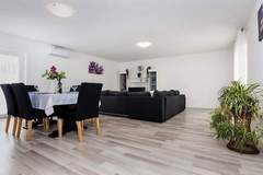 Ferienhaus - Idyllic Getaway Holiday Home with Pool - Three Bedroom Holiday Home with Pool - Ferienunterkunft in Rovinj (8 Personen)