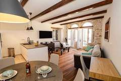 Ferienwohnung - Luxury and Timeless Haven Apartment Rovinj - Two Bedroom Apartment with Balcony - Ferienunterkunft in Rovinj (4 Personen)