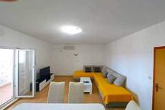 Ferienwohnung - Seaside Okrug Gornji Apartment with Terrace and Patio - Two Bedroom Apartment with Terrace - Ferienunterkunft in Okrug Gornji (6 Personen)