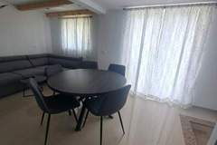 Ferienwohnung - Elegant Brsec Apartments with Sea View - Two Bedroom Apartment with Sea View - Ferienunterkunft in Brsec (4 Personen)