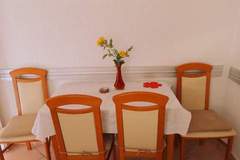 Ferienwohnung - Lush and Sunny Apartment with Balcony and Sea View - Two Bedroom Apartment with Balcony and Sea View - Ferienunterkunft in Crikvenica (4 Personen)