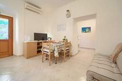 Ferienwohnung - Chic and Charming Krk Downtown Apartments - Classic Studio Apartment (owner Lemon) - Ferienunterkunft in Krk (2 Personen)