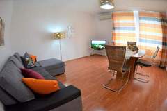 Ferienwohnung - Bright and Breezy Apartment with Terrace and Sea View - Two Bedroom Apartment with Terrace and Sea View - Ferienunterkunft in Krk (5 Personen)