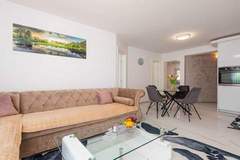 Ferienwohnung - Modern Apartment with Terrace and Private Parking Krk - Two Bedroom Apartment - Ferienunterkunft in Krk (4 Personen)