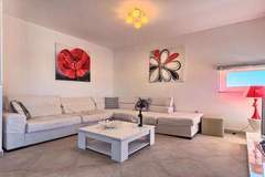 Ferienwohnung - Luxury Apartment Okrug Gornji with Sea View and Pool - Three Bedroom Apartment with Sea View and Pool - Ferienunterkunft in Okrug Gornji (6 Personen)
