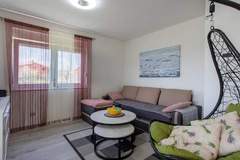 Ferienwohnung - Trendy and Chic Apartment with Terrace and Private Garden - One Bedroom Apartment - Ferienunterkunft in Kastel Stari (4 Personen)