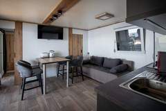 Ferienhaus - Seaside Deluxe Escape at Klenovica Camping - Two Bedroom Mobile Home with Hot-Tub  (owner 419) - Ferienunterkunft in Klenovica (6 Personen)