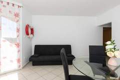 Ferienwohnung - Scenic Elegant Apartments Krk with Balcony and Pool - Classic Two Bedroom Apartment with Balcony and Pool (owner 2) - Ferienunterkunft in Krk (4 Personen)
