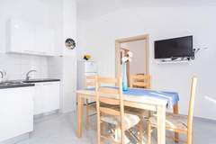 Ferienwohnung - Scenic Elegant Apartments Krk with Balcony and Pool - Standard Two Bedroom Apartment with Balcony and Pool (owner 3) - Ferienunterkunft in Krk (4 Personen)