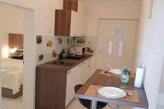 Ferienwohnung - Two-Bedroom Apartment With Sea View - Ferienunterkunft in Novalja (4 Personen)