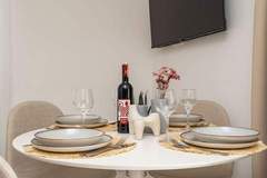 Ferienwohnung - Modern City Escape - Two Bedroom Apartment with Balcony - Ferienunterkunft in Dubrovnik (4 Personen)