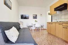 Ferienwohnung - Villa Sanja -  One Bedroom Apartment with Balcony and Sea View 1 - Ferienunterkunft in Vodice (3 Personen)