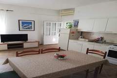 Ferienwohnung - Apartments Juras - Two Bedroom Apartment with Terrace and sea view (Antonio) - Ferienunterkunft in Rogoznica (6 Personen)