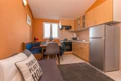 Ferienwohnung - Villa Julia - Two Bedroom Apartment 1 - Ferienunterkunft in Biograd na Moru (4 Personen)
