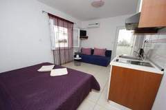 Ferienwohnung - Apartments Katija - Studio Apartment - Ferienunterkunft in Baska Voda (2 Personen)