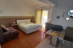 Ferienwohnung - Sea View Apartments Lendic Podgora - Classic Studio Apartment with Terrace and Sea View - Ferienunterkunft in Podgora (3 Personen)
