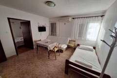 Ferienwohnung - Apartments Villa Šesto - One Bedroom Apartment with Terrace(1) - Ferienunterkunft in Biograd na Moru (4 Personen)