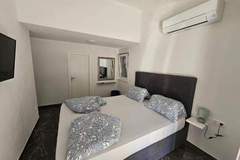 Ferienwohnung - Spacious Villa With Outdoor Swimming Pool in Trogir - Classic Two Bedroom Apartment - Ferienunterkunft in Trogir (6 Personen)