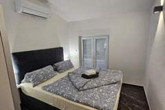 Ferienwohnung - Spacious Villa With Outdoor Swimming Pool in Trogir - Three Bedroom Apartment - Ferienunterkunft in Trogir (8 Personen)