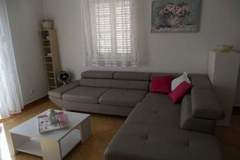 Ferienwohnung - Apartments Dea & Paula - Classic Two Bedroom Apartment with Terrace - Ferienunterkunft in Vodice (5 Personen)