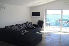 Ferienwohnung - Wonderful Visinisce Apartments with Terrace and Sea Views - Comfort Two Bedroom Apartment (Owner 3) - Ferienunterkunft in Vinisce (6 Personen)