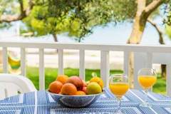 Ferienwohnung - Apartments Glavor - Standard Studio Apartment with Terrace and Sea View (SA2) - Ferienunterkunft in Drace (3 Personen)