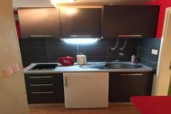 Ferienwohnung - Apartments Elena (ST) - Studio Apartment A2 (Red) - Ferienunterkunft in Split (2 Personen)